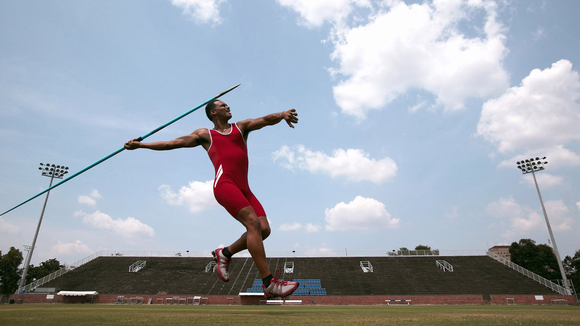 奥预赛中国足球战平 技术调整初见成效,中国足球即评