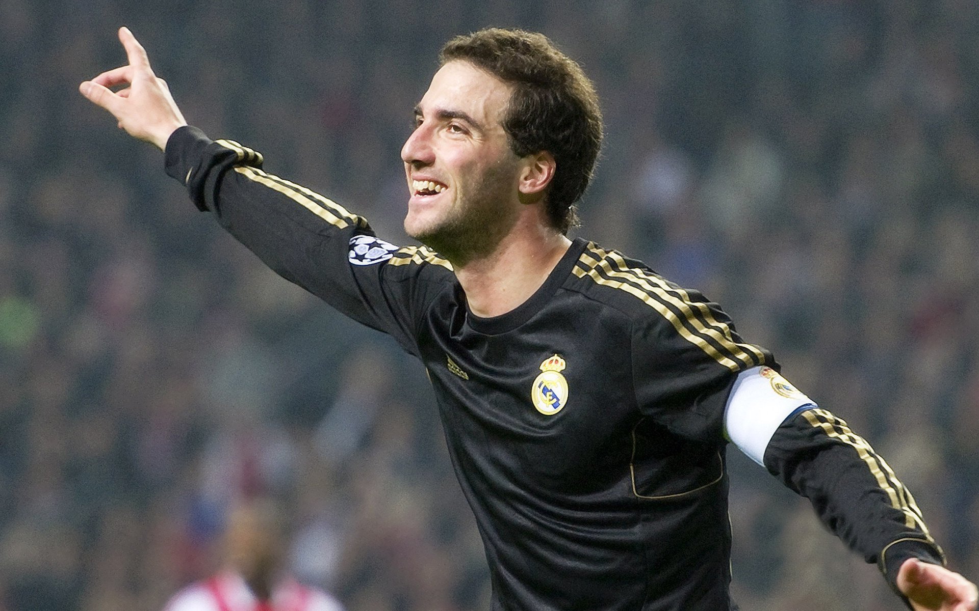 北京市利用“鸟巢”、“水立方”等奥运场馆资源,推动群众体育发展